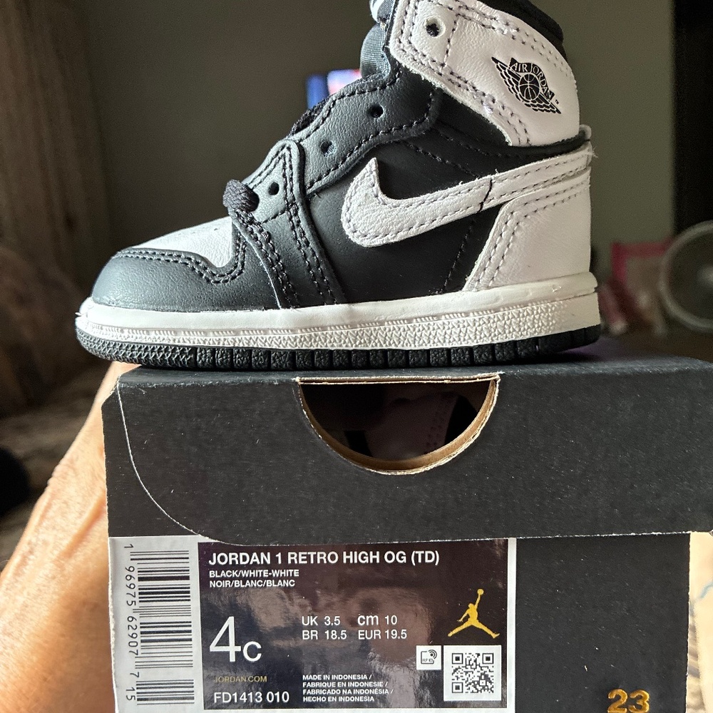 4c Nike - Picture 1 of 1